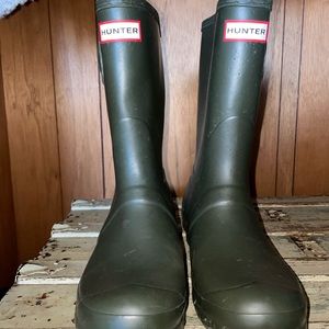 Size 9 gently used hunter rain boots